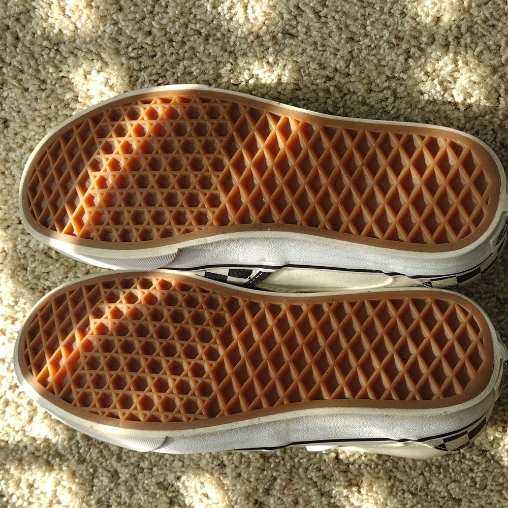 Shoes - Picture 4 of 5